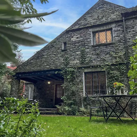 Daweswood, Holiday home